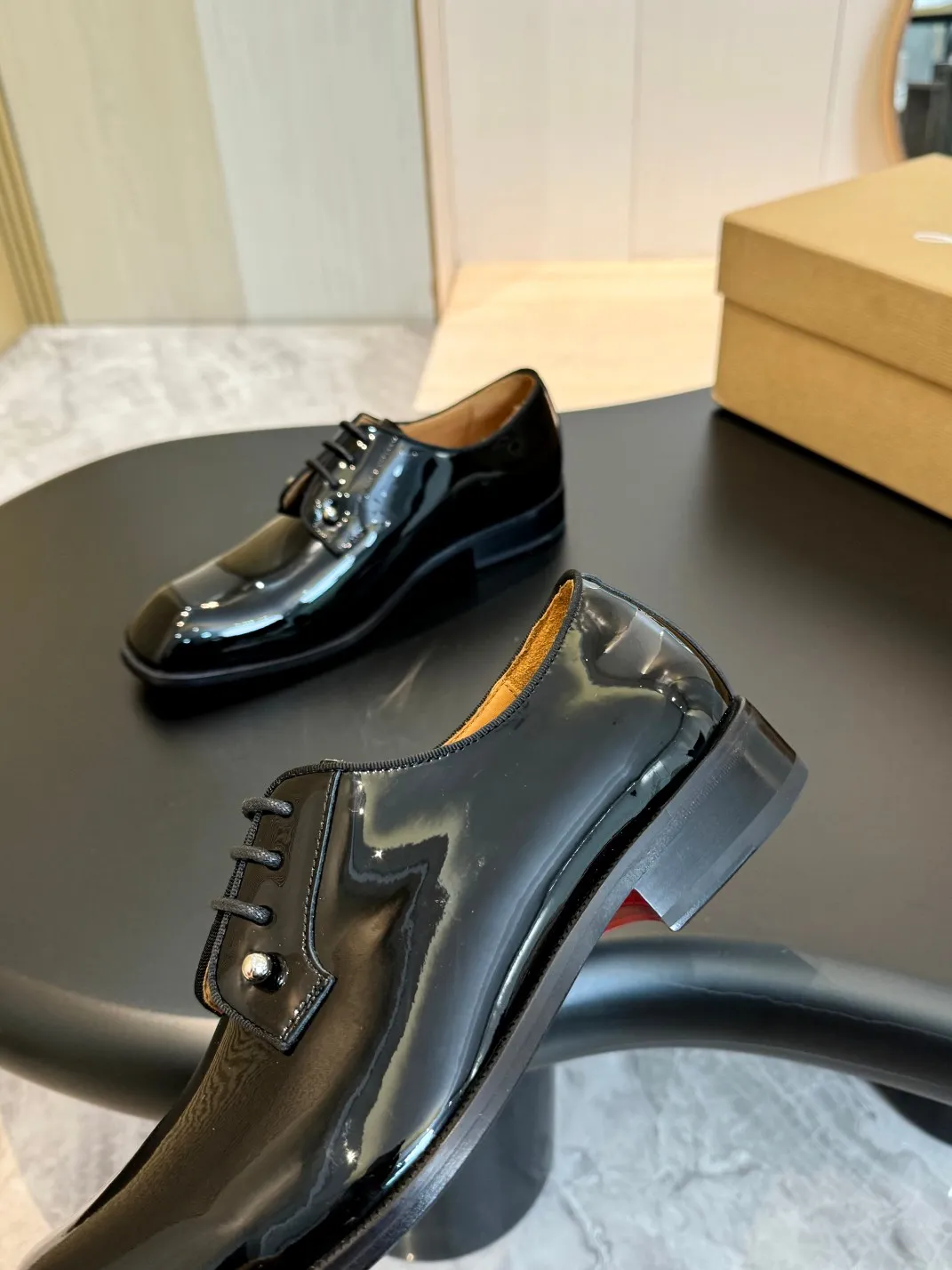 [CL red sole shoes] Top P: 1020💰 Size 39-44 (⚠️38.45.46.47 custom-made, non-returnable and non-exchangeable) 🆑High-end men's business formal leather shoes, original authentic top quality goods ••✅💯 Top original order purchasing agent! Original imported patterned cowhide ➕Imported cowhide lining ➕Cowhide feet ➕Original leather outsole~🉑️Feel free to compare the authentic ones!